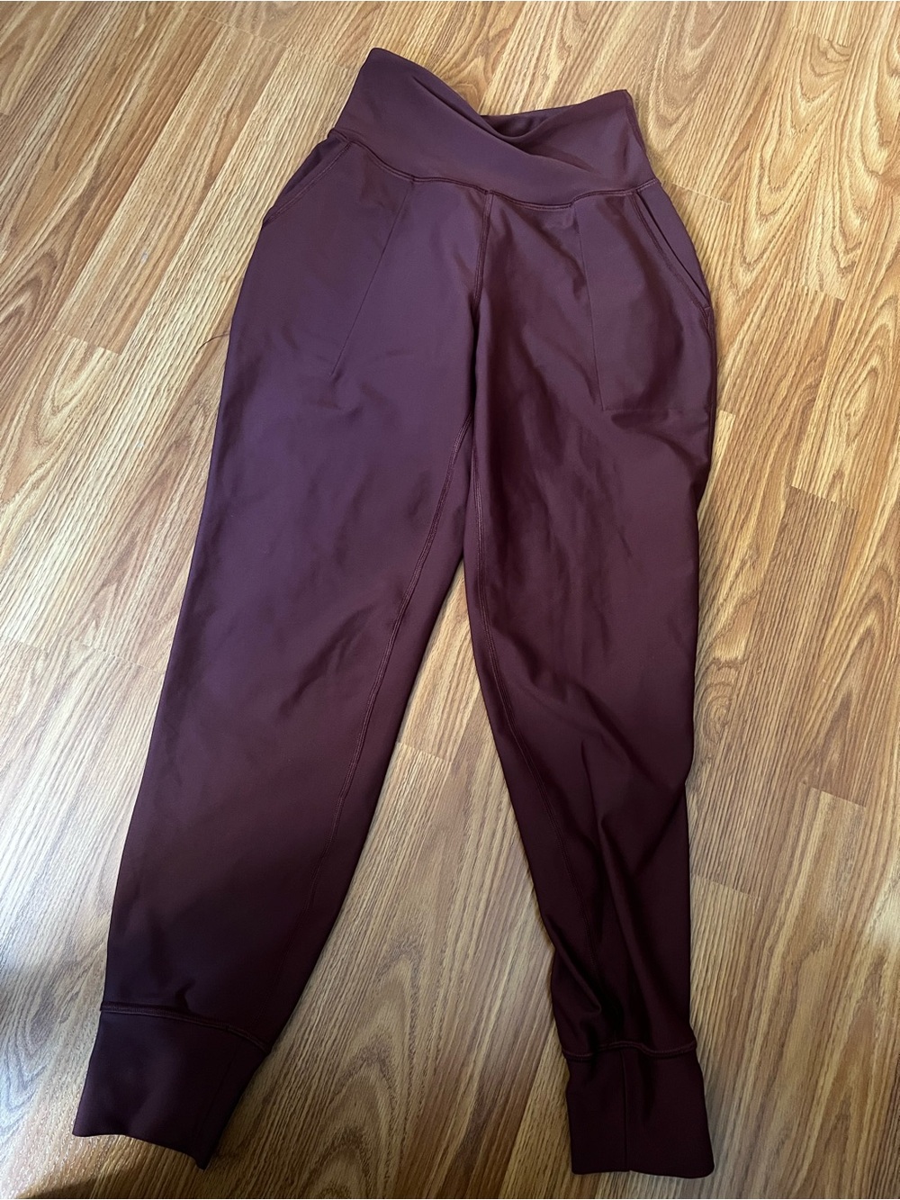 Old Navy Active Powersoft Leggings in Burgundy